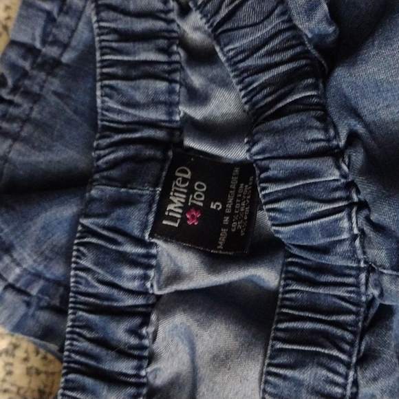 Playful Learning book with shorts - Picture 7 of 8